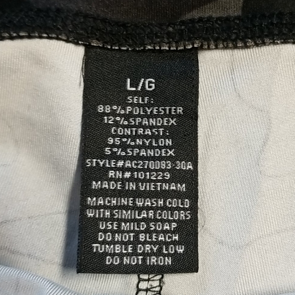 Athletic Collection 7/8 Legging - Picture 7 of 7